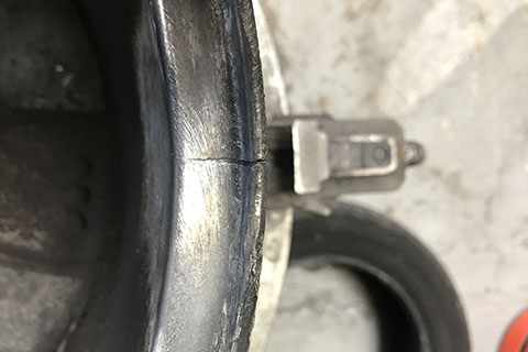 Type of alloy wheel crack